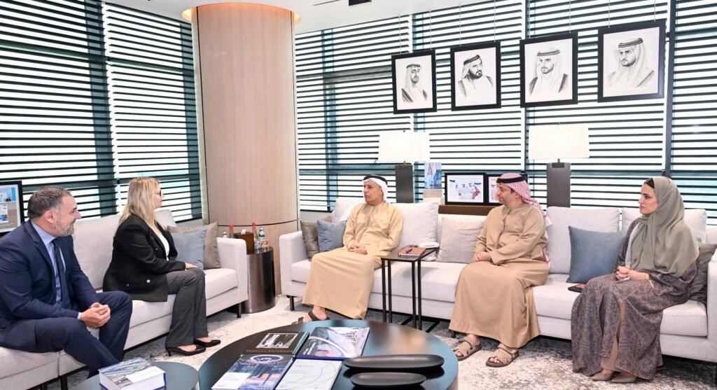 الطاير خلال لقائه أناستاسيا غوش