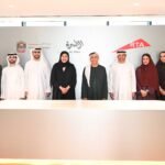 معالي مطر الطاير ومعالي سناء سهيل مع فريق عمل المبادرة