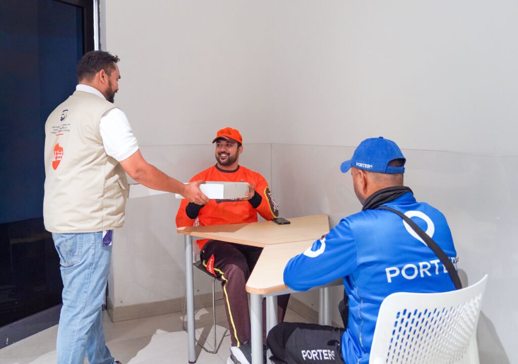 RTA Distributes Meals to Delivery Riders at Temporary Bus and Metro Stations Rest Areas (2)