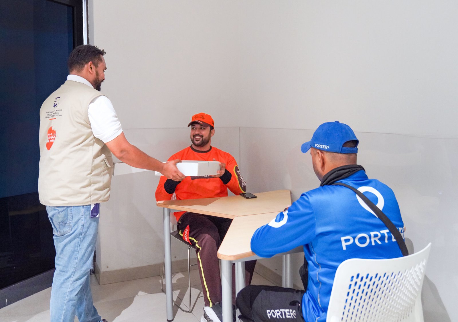 RTA Distributes Meals to Delivery Riders at Temporary Bus and Metro Stations Rest Areas (2)